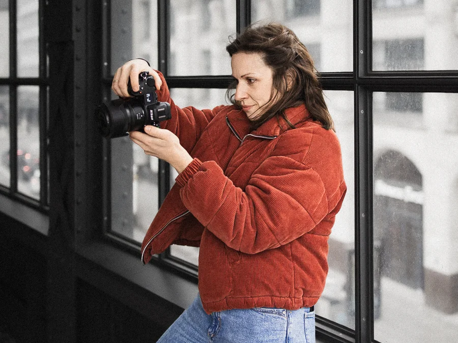 Gründerin Kmmrgrphy Ulrike Kämmerer, mit der Kamera beim Shooting